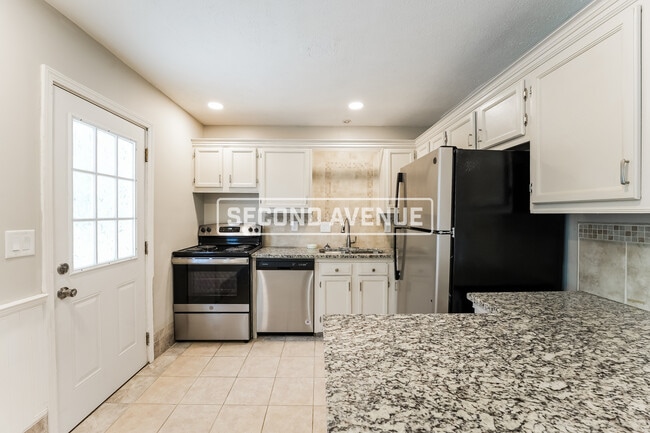 Building Photo - 204 Dolomite Dr