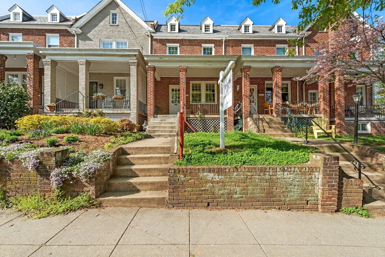 Foto principal - Charming Rowhome with Garage in Prime Glov...