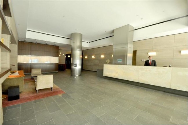 Building Photo - 453 W 37th St