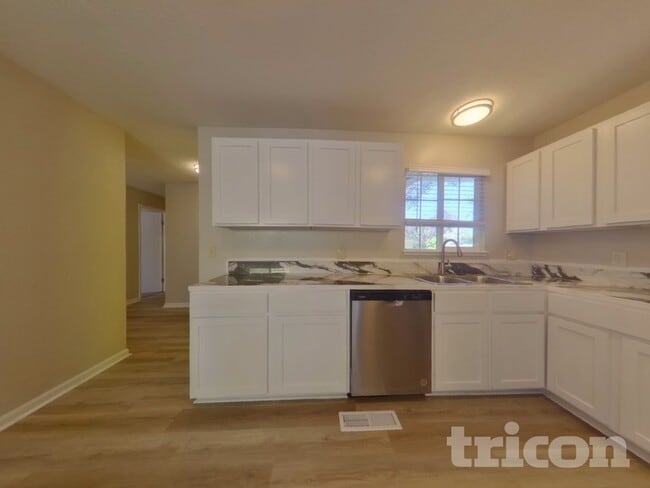 Building Photo - 3445 Kings Row