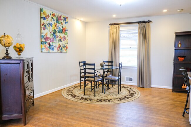 Building Photo - 4033 Louise St