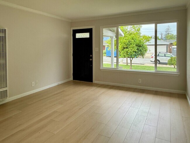 Foto del edificio - Updated 3 Bedroom 1 Bath West San Jose Gem! Campbell Union Schools!