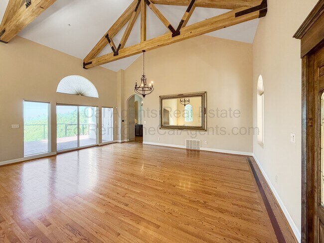 Foto del edificio - 6053 Skyline Blvd