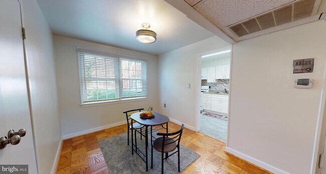 Building Photo - 6620 Boulevard View