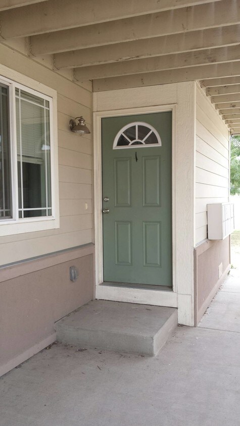 Primary Photo - 2124 5th Ave