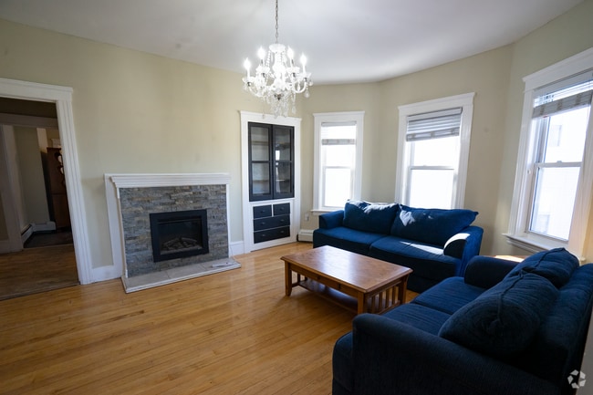 Building Photo - 82 Green Hill Pky