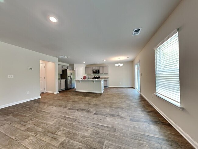 Foto del edificio - Apply Today! Honey Tree Community