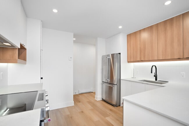 Building Photo - 5555 Rue Saint-Urbain