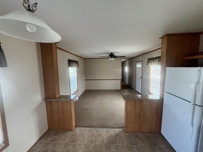 Building Photo - 14 Greenway Dr