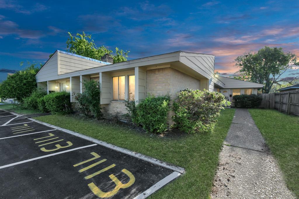 Foto principal - 7113 S Gessner Rd