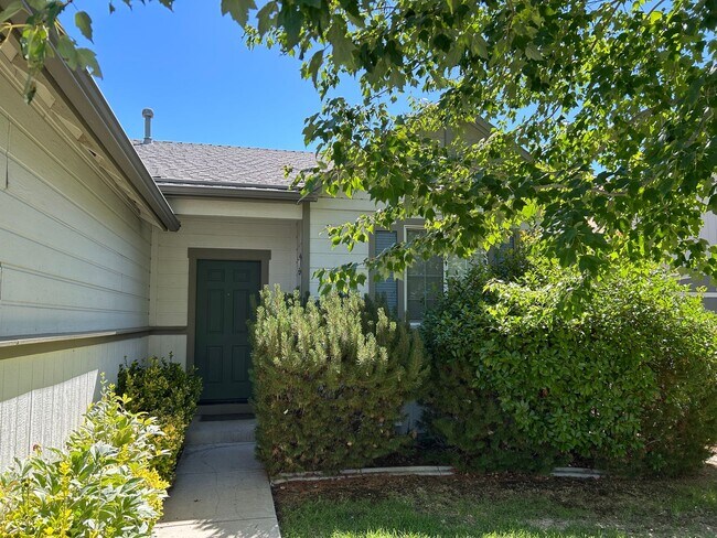 Foto del edificio - **READY FOR MOVE IN** Single Story Home in...