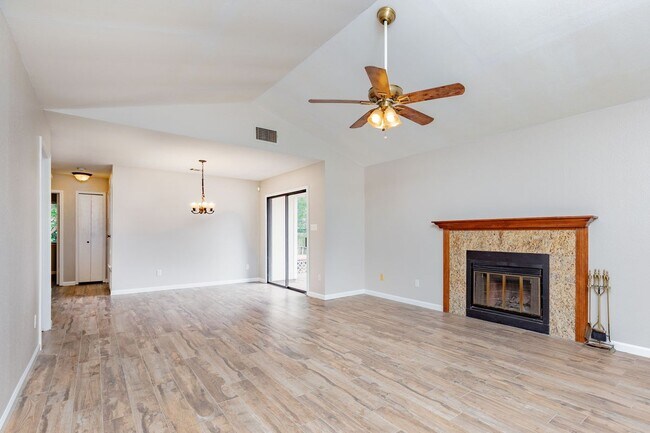 Foto del edificio - 2322 Klattenhoff Dr