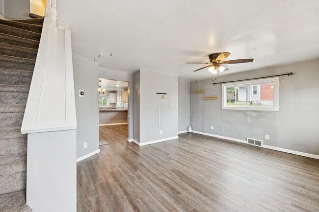 Building Photo - 2318 Eccles St