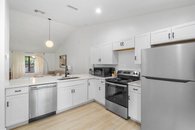 Foto del edificio - 13175 Chadwick Ct