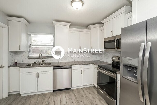 Building Photo - 4 Bedroom Pet-Friendly Home in Largo, FL with Main Street Renewal