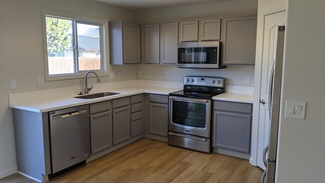 Foto del edificio - 4 Bed 2 Bath in Boise!