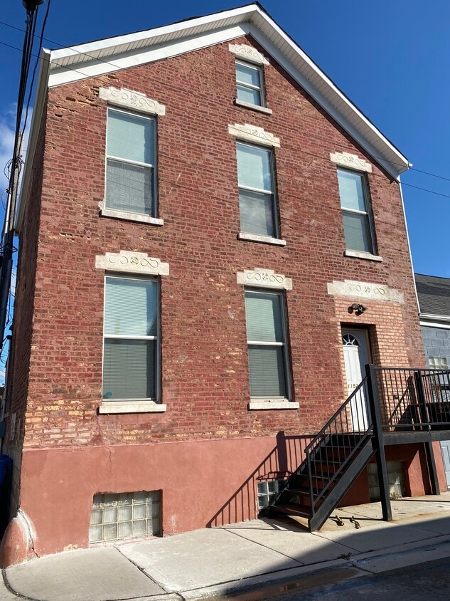Primary Photo - 1152 W 19th Pl