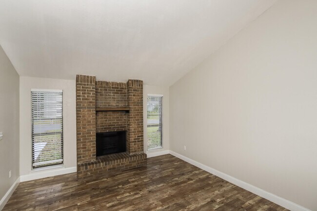Building Photo - 1027 Elmsford St NW