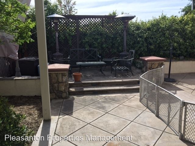 Building Photo - 4 br, 2.5 bath House - 2727 Foxglove Ct.