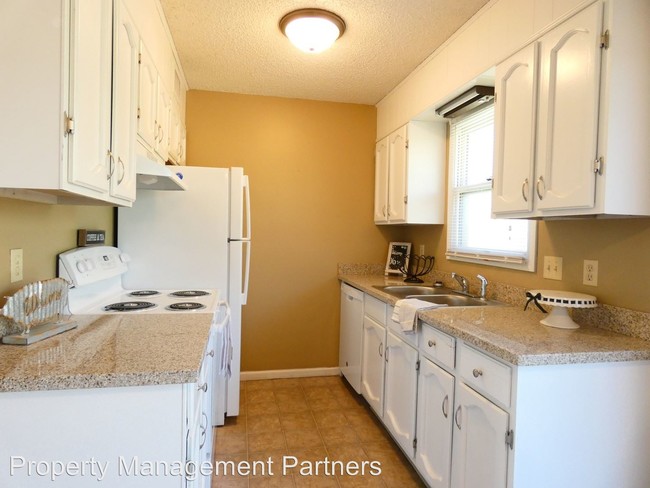 Foto del edificio - 2 br, 1 bath Apartment - 6708-6832 Par Lane