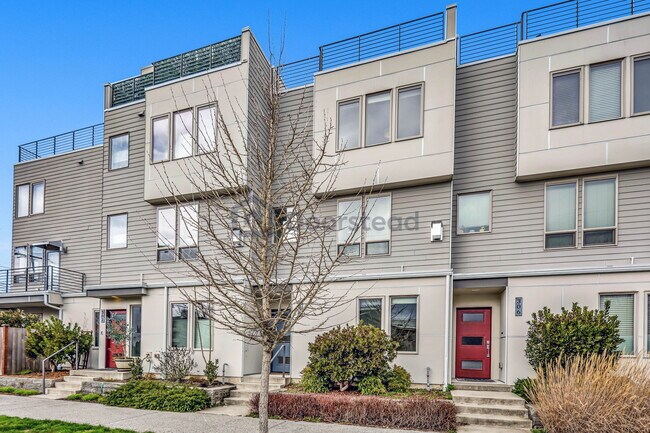 Building Photo - 304 N 120th St