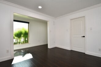 Building Photo - 6000 Inwood Dr