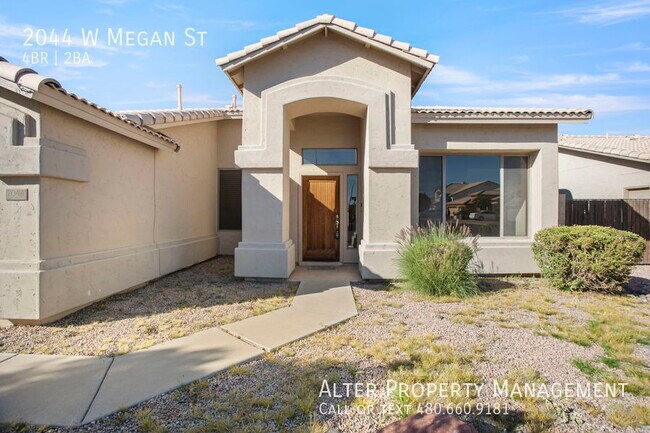 Building Photo - Beautiful 4 Bedroom 2 Bath Home with pool