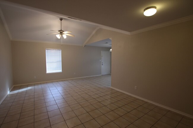 Building Photo - Available Now!- 3 Bedroom, 2 Bathroom, 2 C...