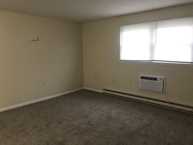 Building Photo - 301 Hartzell Dr