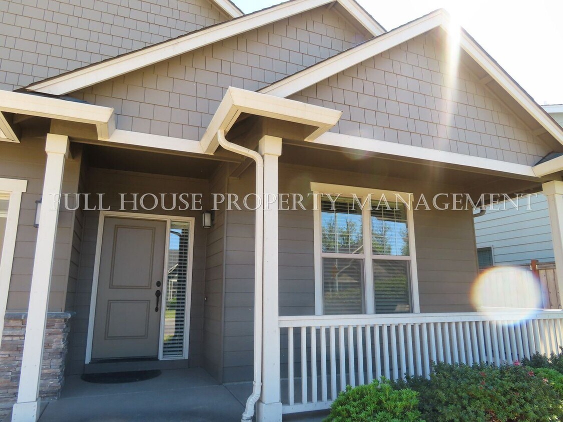 Foto principal - 3 br, 2 bath House - 920 Pennington Ct.