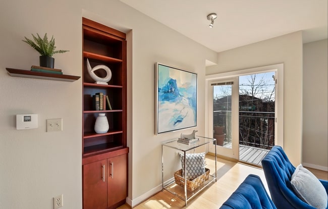 Building Photo - Beautiful Two-Bedroom Condo in Roosevelt N...