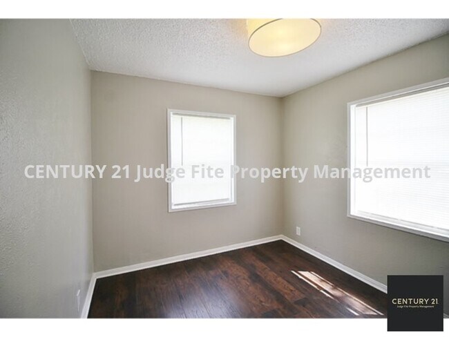 Building Photo - Affordable 2/1 in Duncanville Ready For Mo...