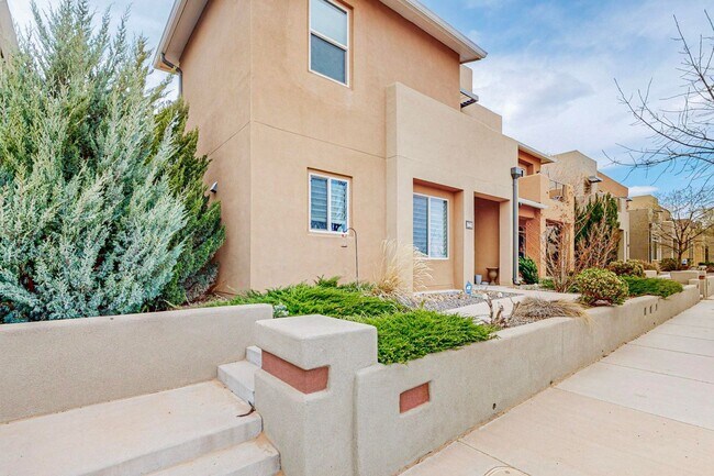 Building Photo - 3 bedroom, 2 1/2 Bath Pulte Ocotillo Model Home