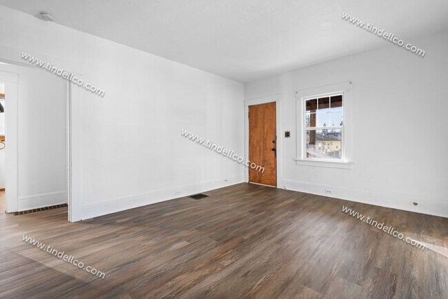 Foto del edificio - 4-bedroom 2-bathroom home located blocks from University of Portland- Pet Friendly!