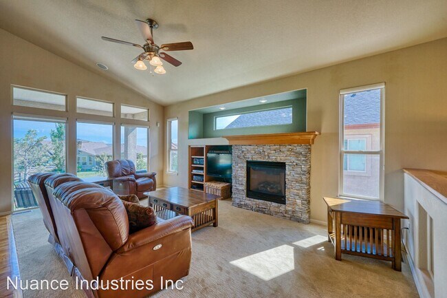 Foto del edificio - 3 br, 3 bath House - 5973 Revelstoke Dr