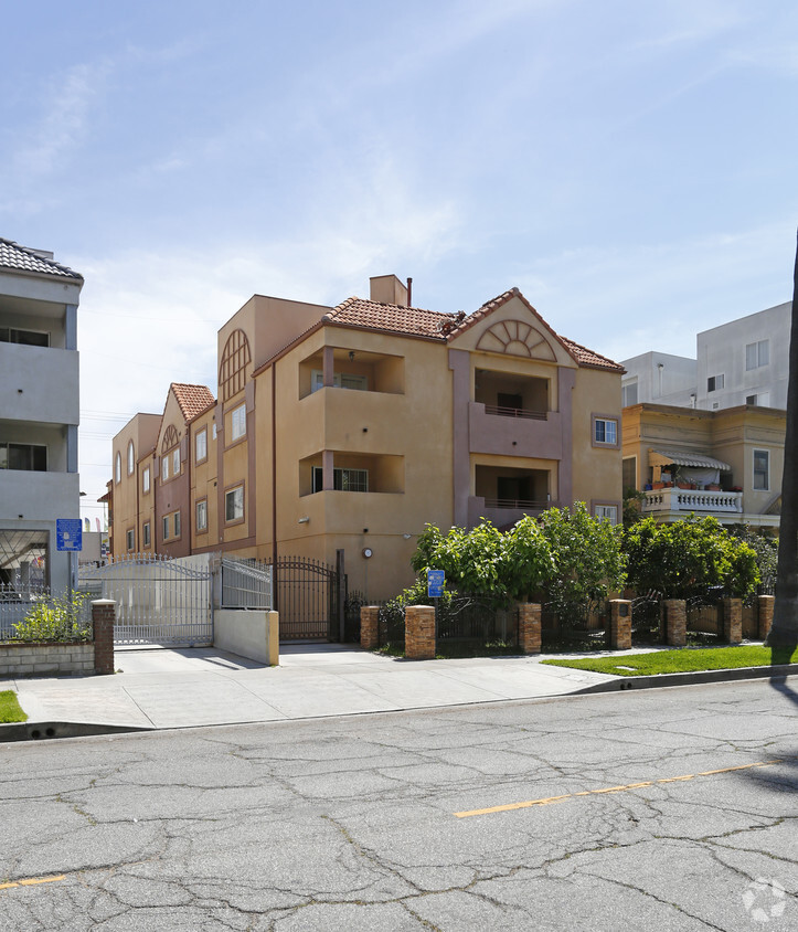 Foto principal - 824 S New Hampshire Ave