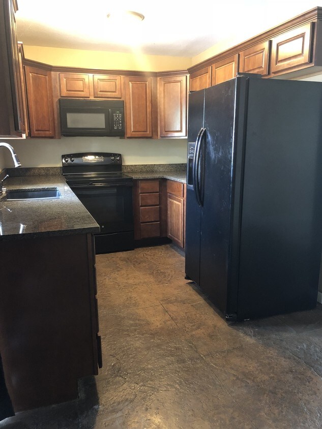 Primary Photo - 4BR 2BA Home Corner Lot!