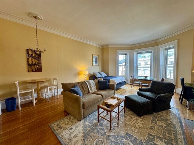 Building Photo - 169 Beacon St