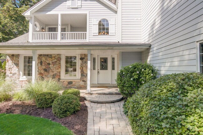 Foto del edificio - 1421 Briarwood Dr