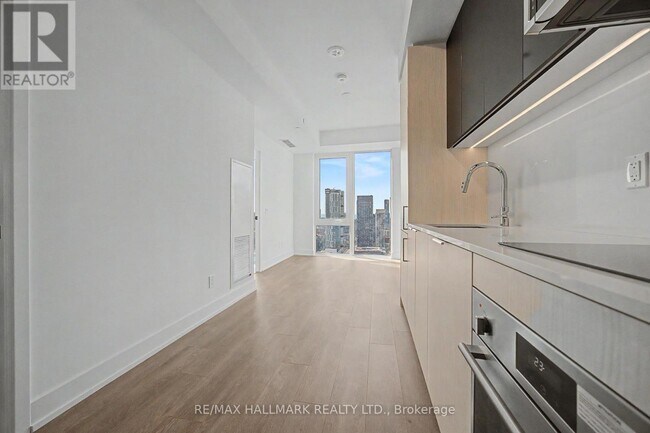 Building Photo - 308 Jarvis St
