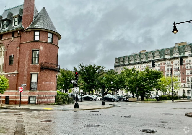 Building Photo - 636 Beacon St