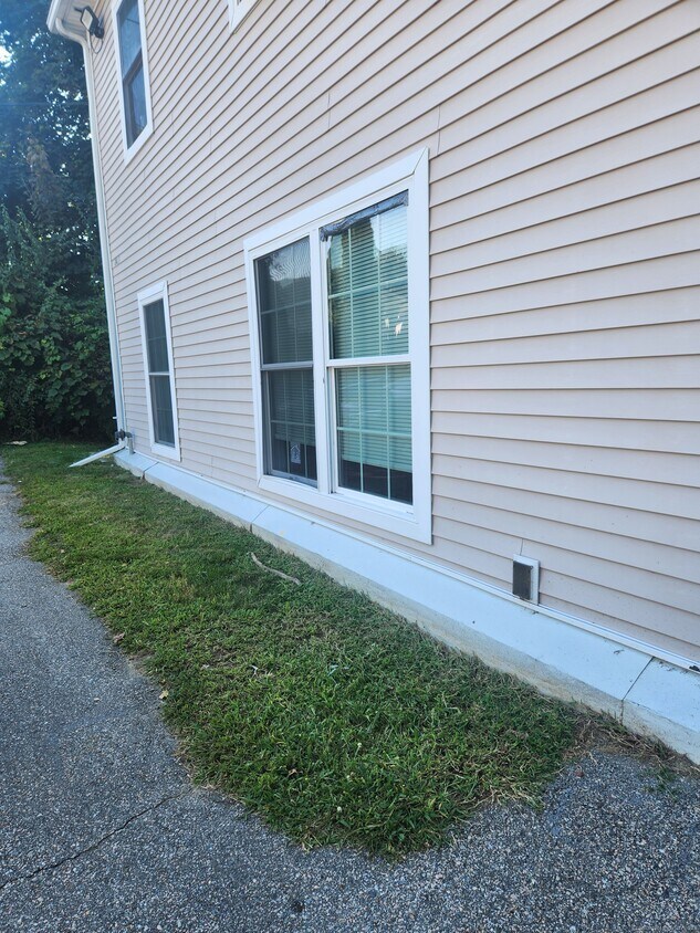 Primary Photo - 245 Elizabeth St Ext