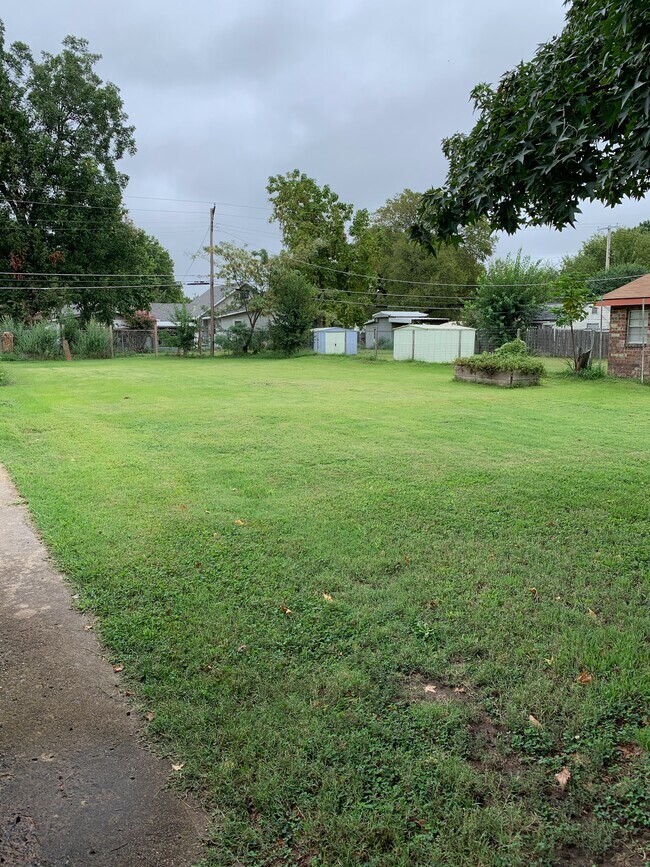 Foto del edificio - 3027 W Cameron St