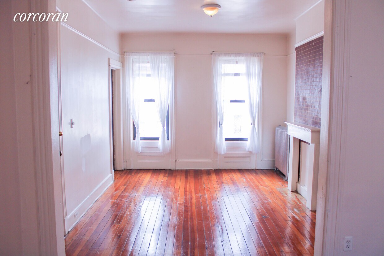 Primary Photo - 163 Chestnut St