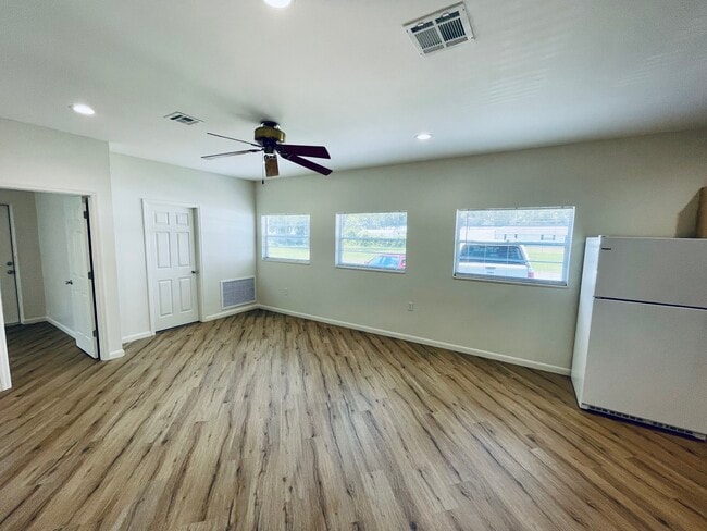 Building Photo - 1501 Akron Dr