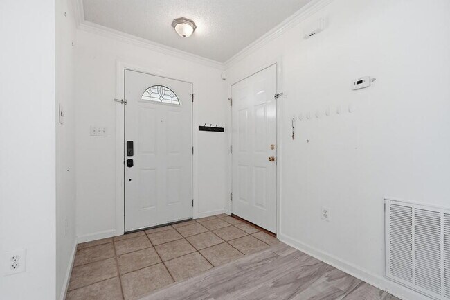 Foto del edificio - New rental move in ready! 4 bedrooms | 2 bathooms