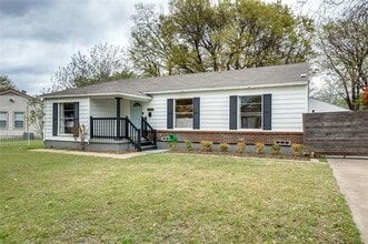 Building Photo - 2111 Norwood Dr