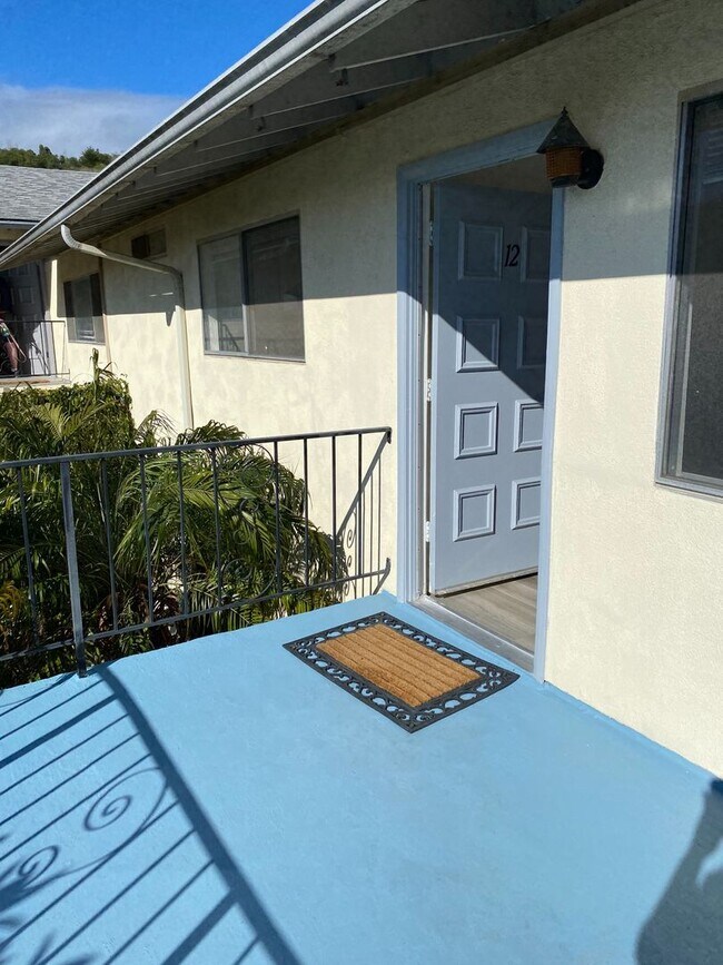 Foto del edificio - Spacious 4/2 condo available soon!