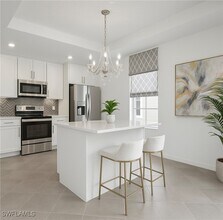 Building Photo - 15255 Grn Acrs Ave