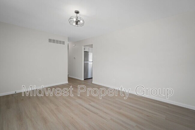 Building Photo - 1450 Tahoe Dr